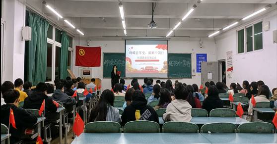 会议室里的人们 描述已自动生成