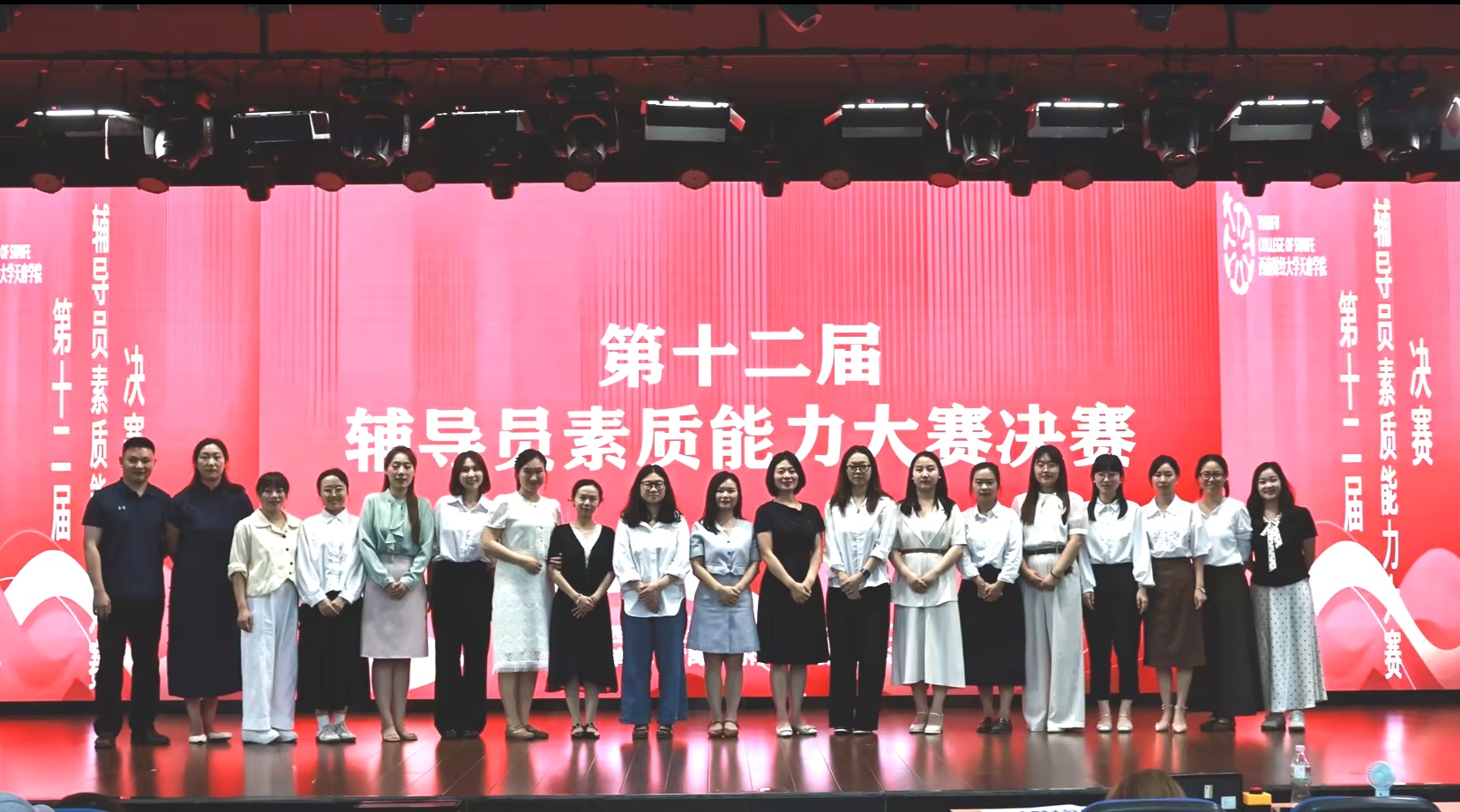 合影留念.jpg 合影留念.jpg